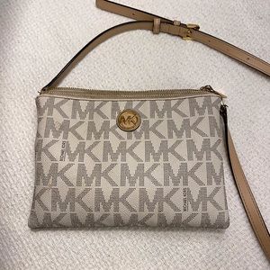 Michael Kors Crossbody ✨